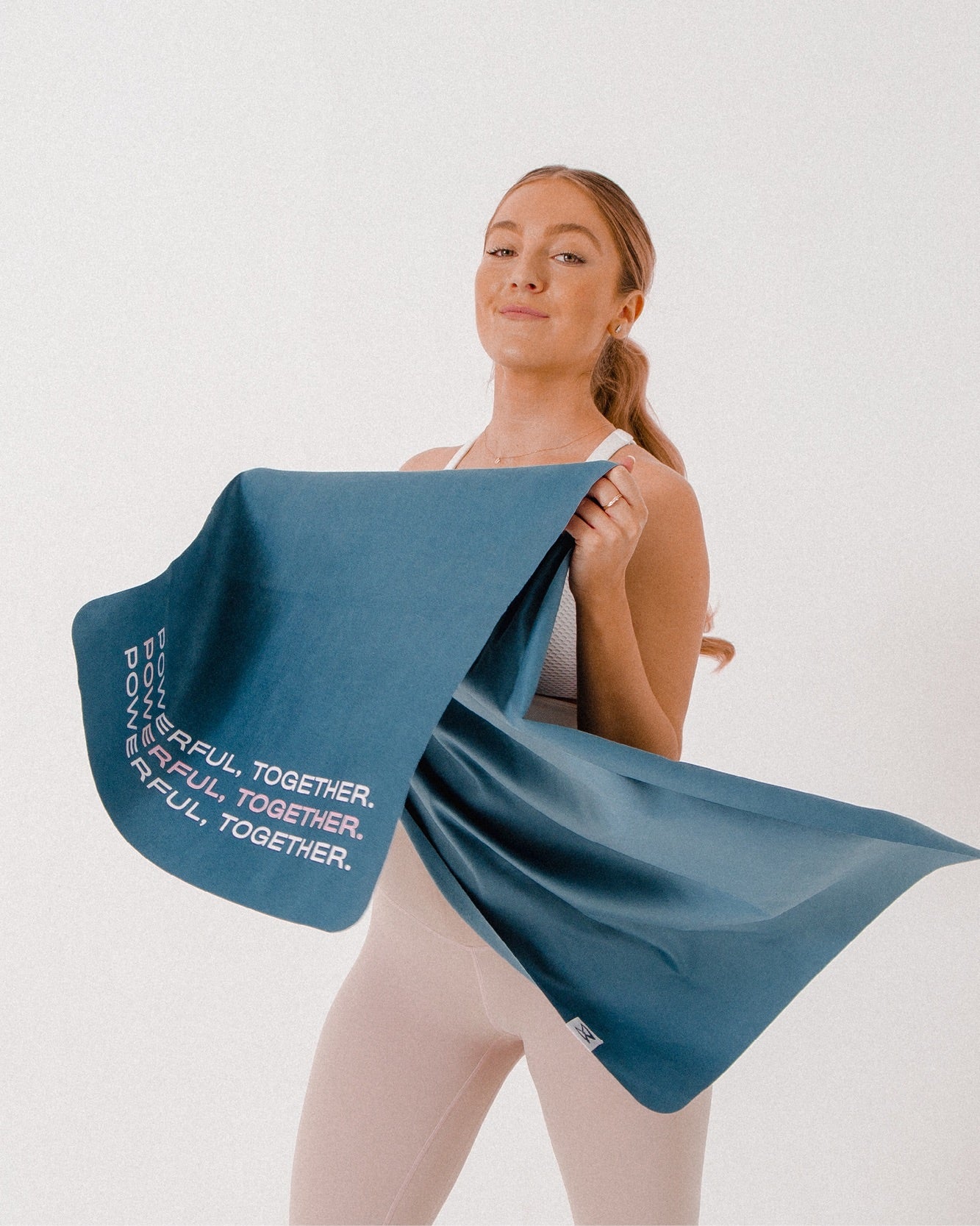 The best gym sweat towel to use in a workout! Full coverage to fit a yoga matt & made of soft material to absorb sweat + dry fast. Best Australian sweat towel.